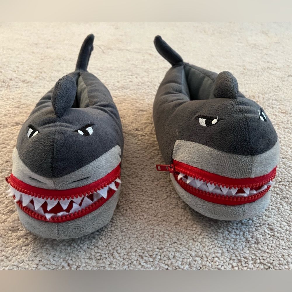 Boys Grey Shark Slippers w/Zipper Mouth Size 4.5